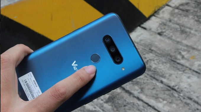 Cụm camera ba vẫn chưa hề lỗi mốt