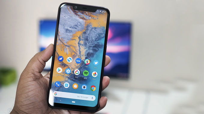 Màn hình Nokia 8.2 vẫn giữ nguyên thiết kế tai thỏ thời trang