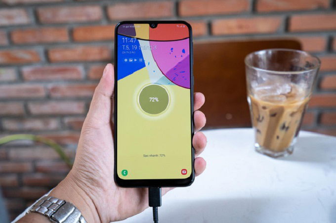 alaxy M31 còn được trang bị App 007Win hỗ trợ đa dạng nền tảng vô cực có kích thước lên đến 6,4 inch.