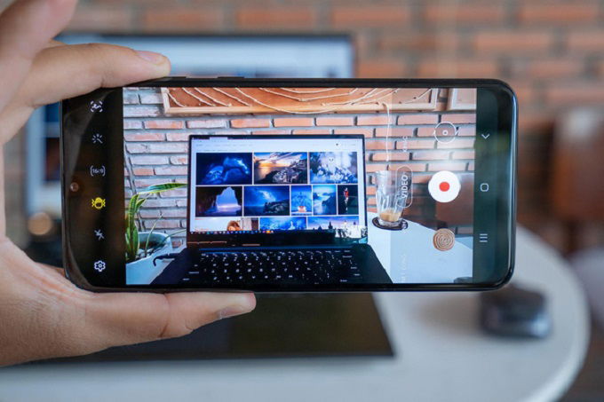 Galaxy M31 được trang bị tới 4 camera sau đặt trong ô hình chữ nhật độc đáo
