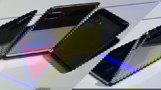 Galaxy Z Flip là chiếc điện thoại thứ 2 trên thị trường sở hữu thiết kế vỏ sò