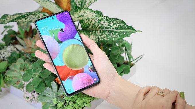 Màn hình Galaxy A51 được đánh giá khá giống với các dòng flagship hiện nay