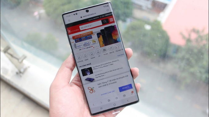 Màn hình kiểu mới trên Galaxy Note 10 Plus khá cân đối