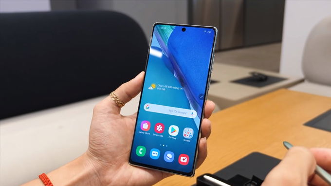 àn hình Galaxy Note 20 5G 256GB được làm phẳng hơn