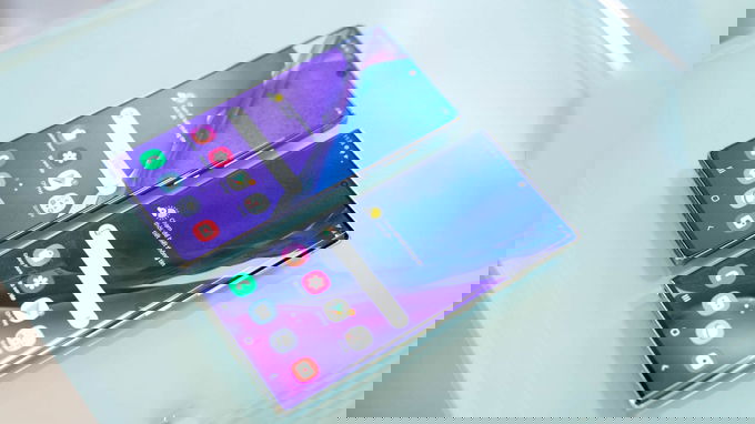 Màn hình nốt ruồi với các viền bezel siêu mỏng giúp diện tích hiển thị tăng lên đáng kể