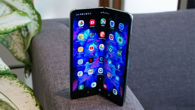 Galaxy W20 5G được coi là phiên bản tinh chỉnh của Galaxy Fold 5G. 