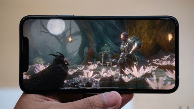 Đánh giá iPhone 11 Pro Max cho thấy Apple vẫn sử dụng tấm nền OLED cao cấp