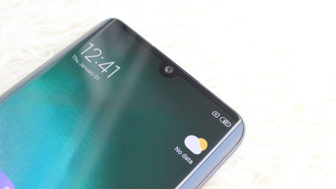Notch giọt nước trên Mi CC9 Pro được tối ưu nhỏ hơn, các viền bezel cong tràn giúp diện tích màn hình tăng lên đáng kể