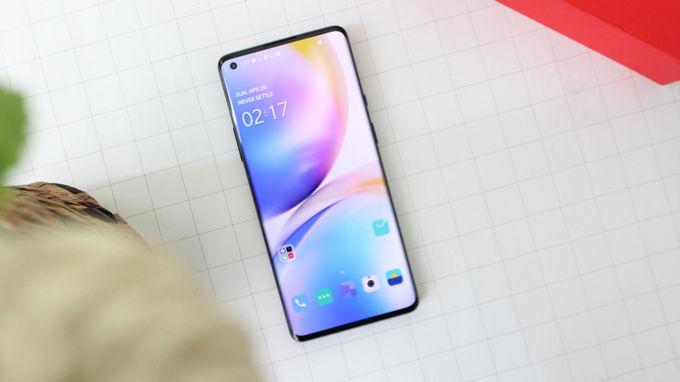 OnePlus 8 Pro được đánh giá là màn hình đẹp nhất hiện nay