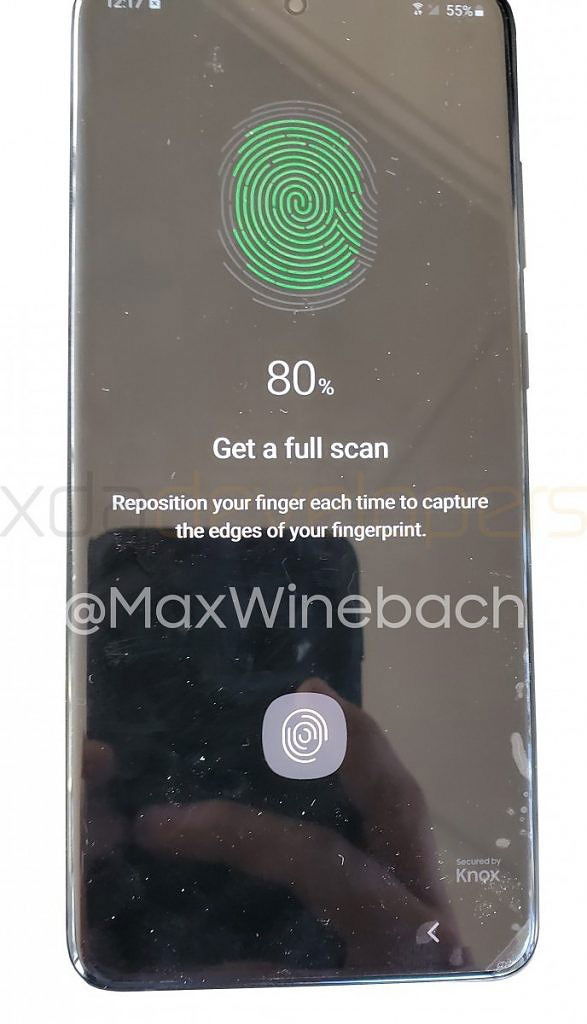 hai cạnh bên của Galaxy S20 Plus không cong quá nhiều như Galaxy S10