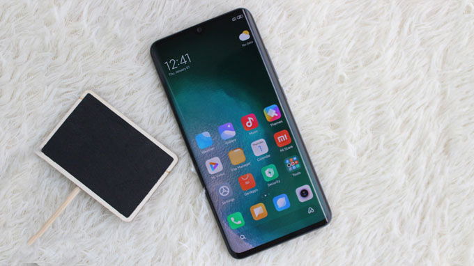 Điện thoại giá rẻ Mi CC9 Pro được trang bị màn hình cao cấp AMOLED với kích thước 6,47 inch