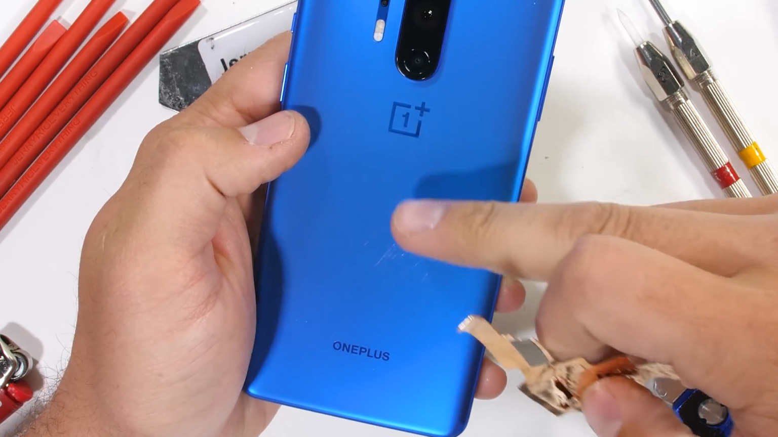 Thử nghiệm mặt lưng OnePlus 8 Pro