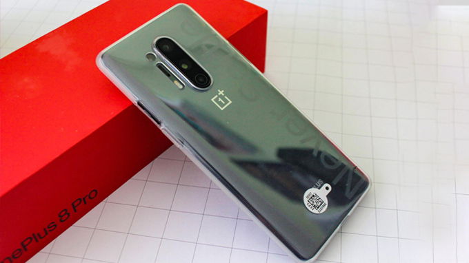 Mua Oneplus 8 Pro được tặng kèm ốp lưng bên trong hộp