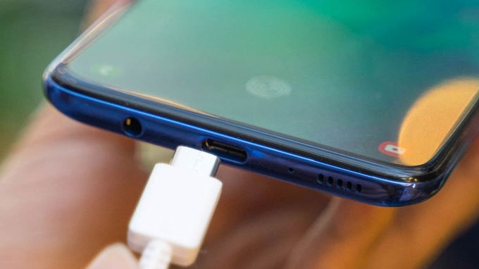 Galaxy M30s được trang bị viên pin lên đến 6.000 mAh