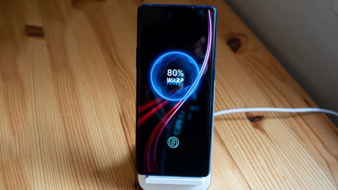 Cung cấp năng lượng cho OnePlus 8 Pro là viên pin có dung lượng 4510 mAh