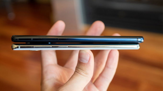 trọng lượng của oneplus 7t nặng hơn Galaxy S10 đến 30g