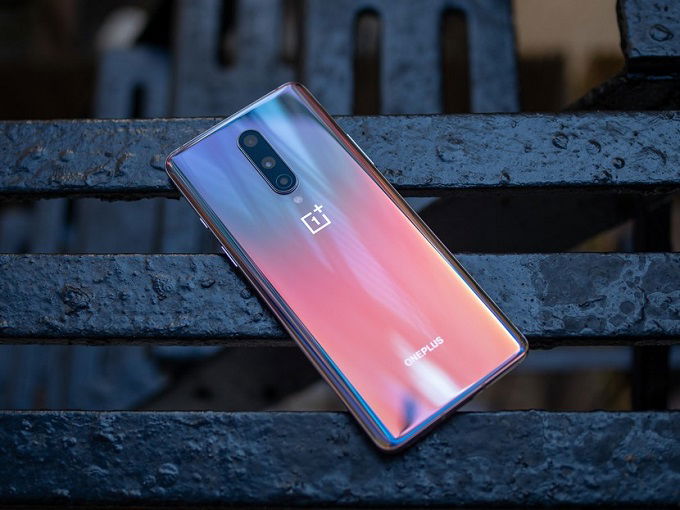 Thiết kế OnePlus 8 chiếm ưu thế hơn so với Galaxy Note 10 Lite
