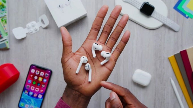 AirPods Pro và AirPods 2 đều cung cấp những tính năng cơ bản
