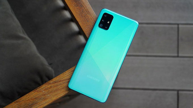 Thiết kế Galaxy A51 bắt mắt: màu sắc trẻ trung, họa tiết đẹp, ấn tượng