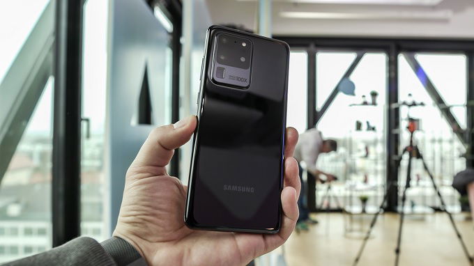 Galaxy S20 Ultra 5G cao cấp từ vẻ bề ngoài