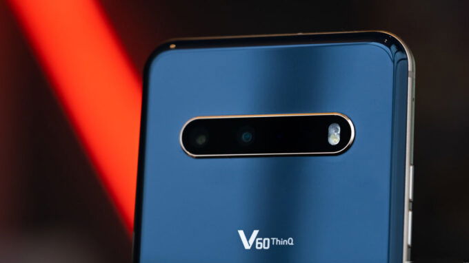 camera chính sử dụng cảm biến 64MP có khẩu độ f/1.8, với công nghệ mới 4 pixel in 1 để tạo thành ảnh 16MP