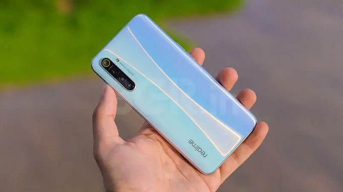 Thiết kế Realme XT cũng rất đẹp mắt