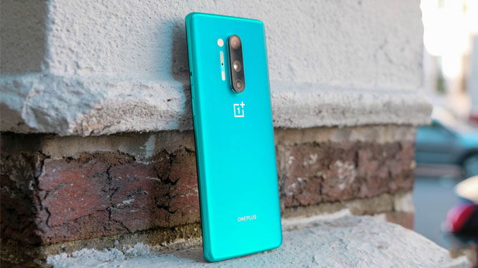 hiết kế OnePlus 8 Pro được thừa hưởng vẻ đẹp từ các model OnePlus 7T Pro 
