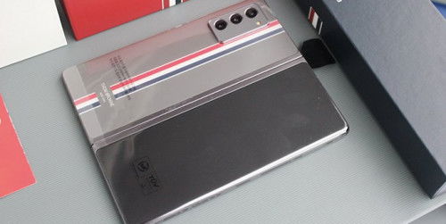 Trên tay Galaxy Z Fold 2 Thom Browne: Phiên bản đặc biệt giá 120 triệu tại 007WIN