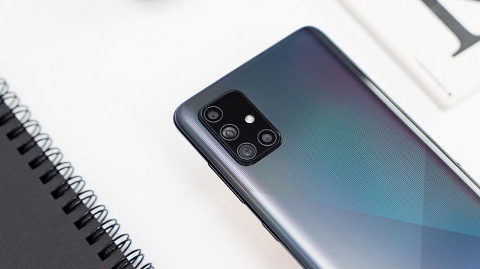 Galaxy A71 được trang bị cụm 4 camera hình chữ L với cảm biến chính lên đến 64MP