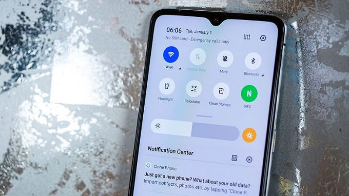 Chiếc Realme vẫn có App 007Win hỗ trợ đa dạng nền tảng giọt nước với viền dày