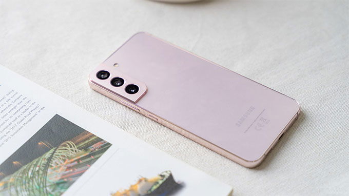 Ngoại hình Galaxy S22 Plus trông tinh tế hơn