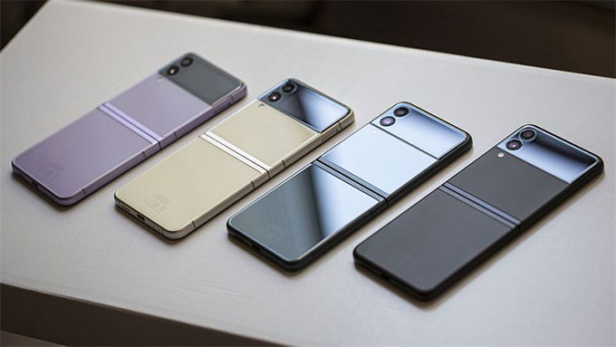 Galaxy Z Flip 2022 có ngoại hình không nhiều thay đổi so với Galaxy Z Flip 3