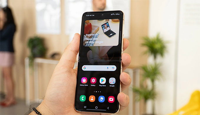 Chất lượng hiển thị trên Galaxy Z Flip 4 sắc nét