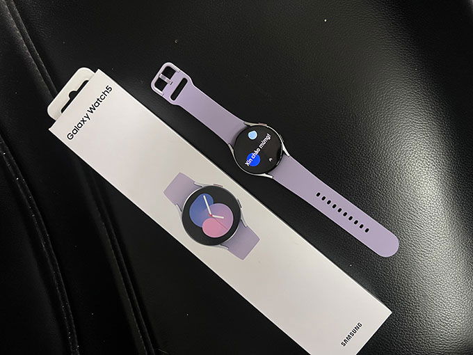Ngoại hình Galaxy Watch 5 mỏng, nhẹ 
