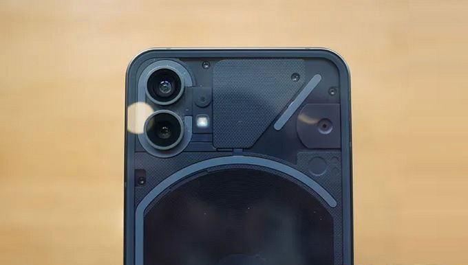 Nothing Phone 8GB 128GB sở hữu cụm camera kép với 1 camera chính Sony IMX766 hỗ trợ độ phân giải lên đến 50MP