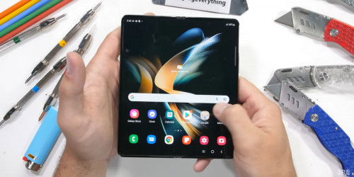 Độ bền Galaxy Z Fold 4 tốt hơn bạn nghĩ, thậm chí sống sót qua thử nghiệm uốn cong
