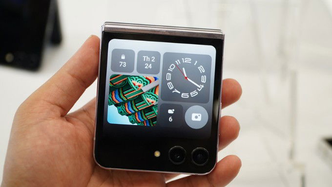 Màn hình phụ Galaxy Z Flip 5