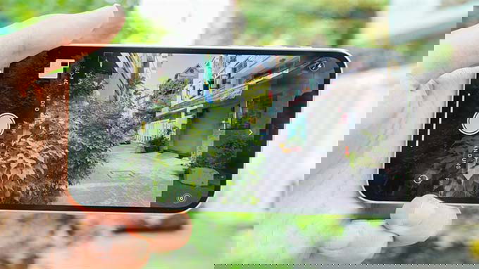 Camera của iPhone 12 vẫn còn tốt lắm, chất lượng ảnh đẹp ngang ngửa 12 Pro Max