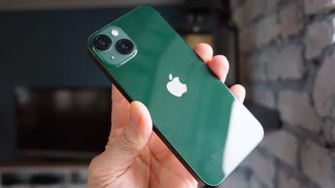 Thiết kế sang trọng của iPhone 13 cũ