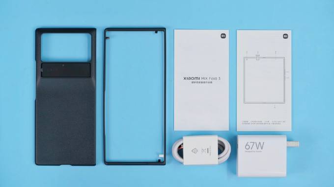 Bên trong hộp Xiaomi MIX Fold 3