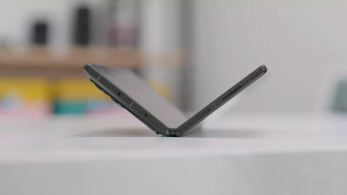 Xiaomi MIX Fold 3 có trục xoay cực tốt