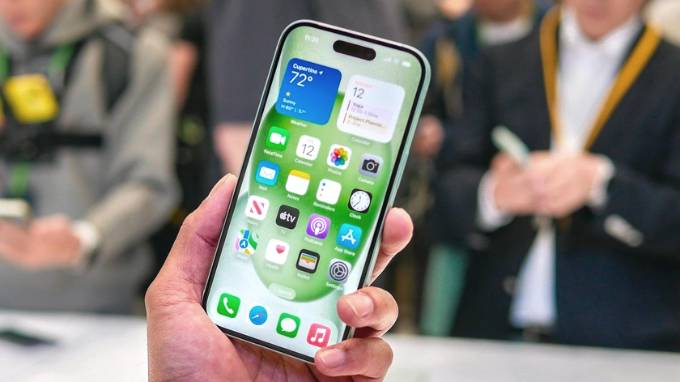 iPhone 15 có chất lượng hiển thị không thua kém các bản Pro