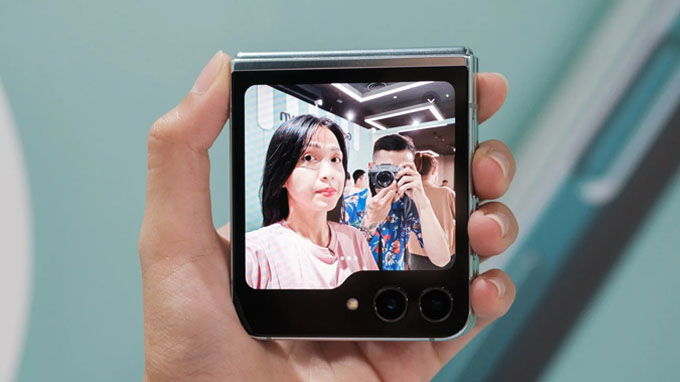 Chụp ảnh selfie FlexCam chuyên nghiệp và đầy nghệ thuật