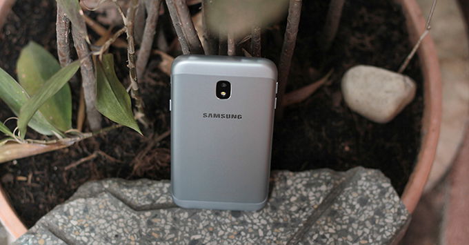 galaxy-j3-pro-vuot-mat-san-pham-thuoc-phan-khuc-tam-trung4