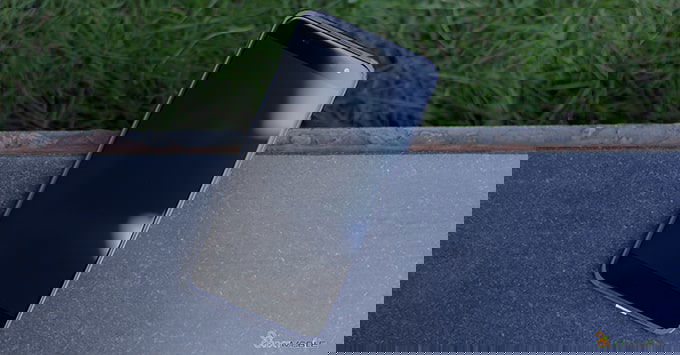 Mặt trước sẽ vẫn có camera trước, 2 dãy loa được thiết kế tinh tế 
