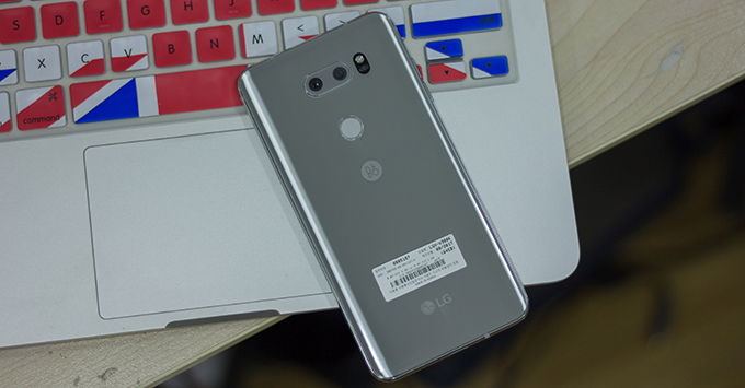 lg-v30-dau-tien-ve-viet-nam-thach-thuc-note-8-voi-gia-30-trieu6