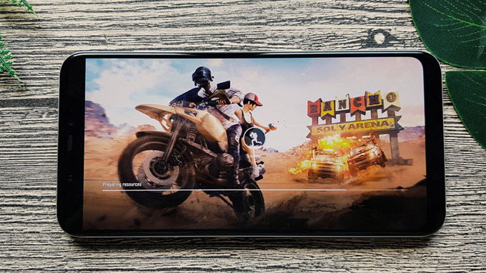 Đien-thoai-Xiaomi-Mi-8-co-hoi-han-sau-hon-3-thang-su-dung-007WIN