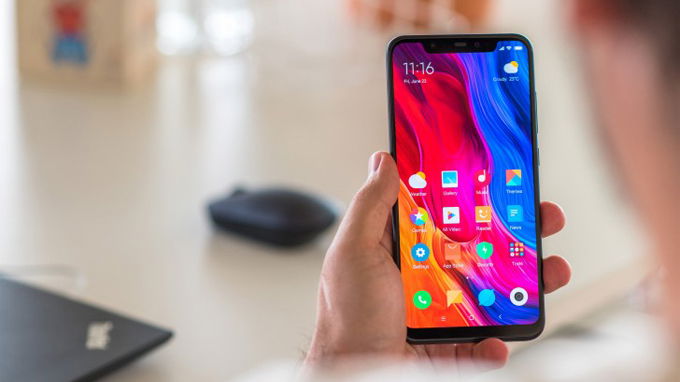 kha-nang-hien-thi-tuyet-voi-tren-man-hinh-xiaomi-mi-8-6gb-xtmobile