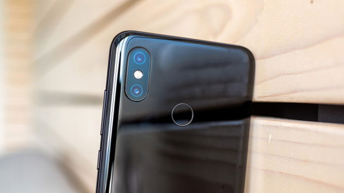 xiaomi-mi-8-6gb-duoc-trang-bi-cum-camera-kep-12MP-xtmobile
