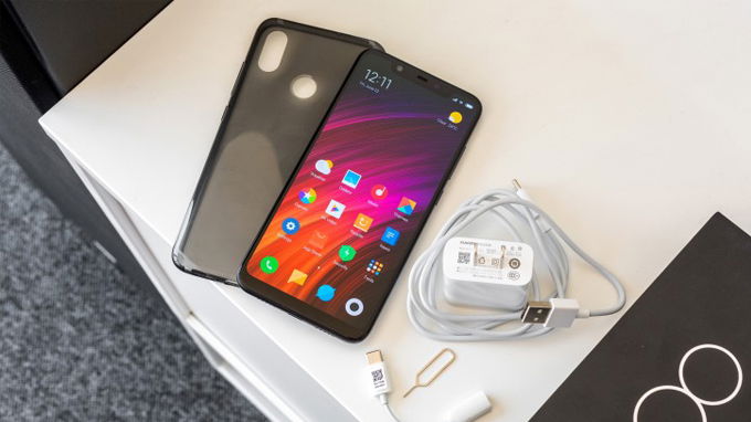 xiaomi-mi-8-6gb-duoc-trang-bi-vien-pin-3400mah-xtmobile